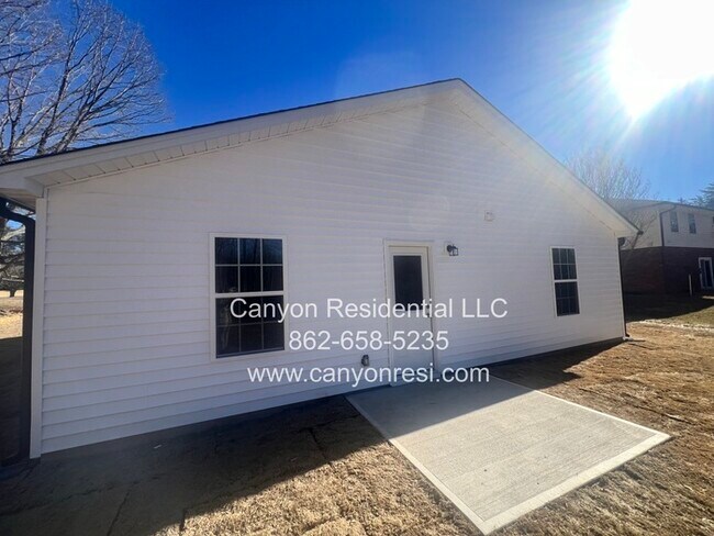 Building Photo - 4274 Winnabow Rd