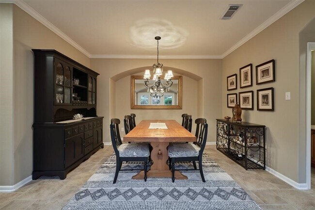 Building Photo - 43 S Longsford Cir