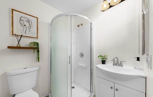 Building Photo - Updated 2 BR 1 BA Condo w/ Private Patio!