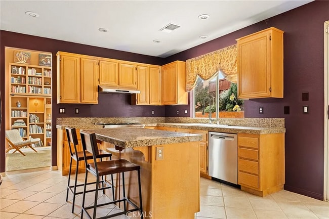 Building Photo - 26555 Poppy Ct