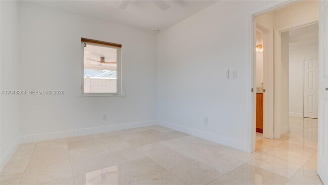 Building Photo - 500 SW 51st Ct