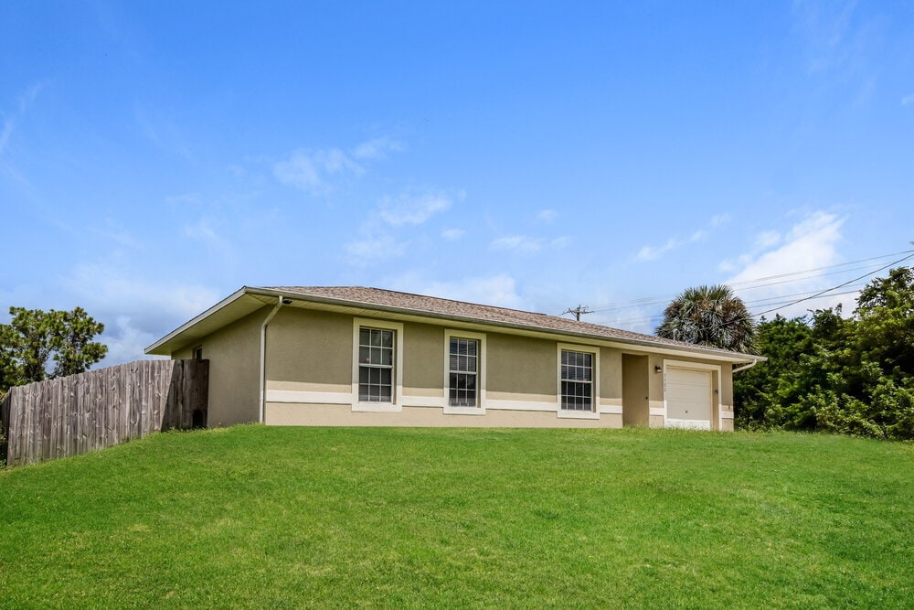 Building Photo - 3102 39th St SW