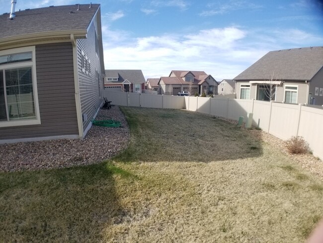 Building Photo - Single Family Home Main Floor Primary in F...