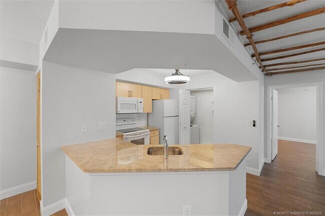 Building Photo - 3673 NW Adriatic Ln