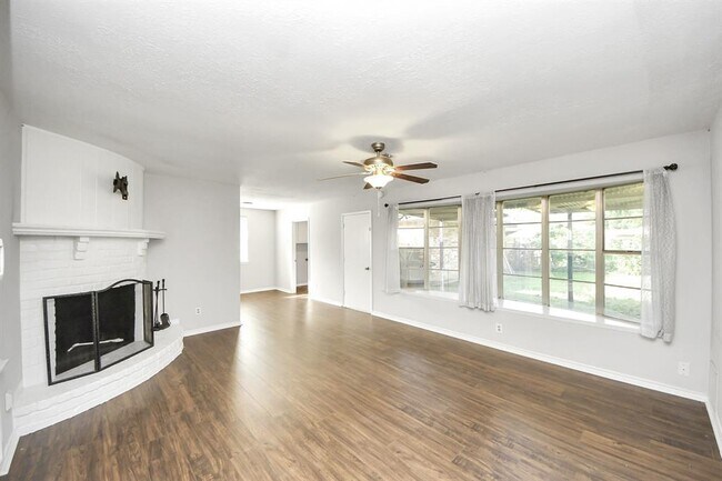 Building Photo - 15135 Chipman Ln.
