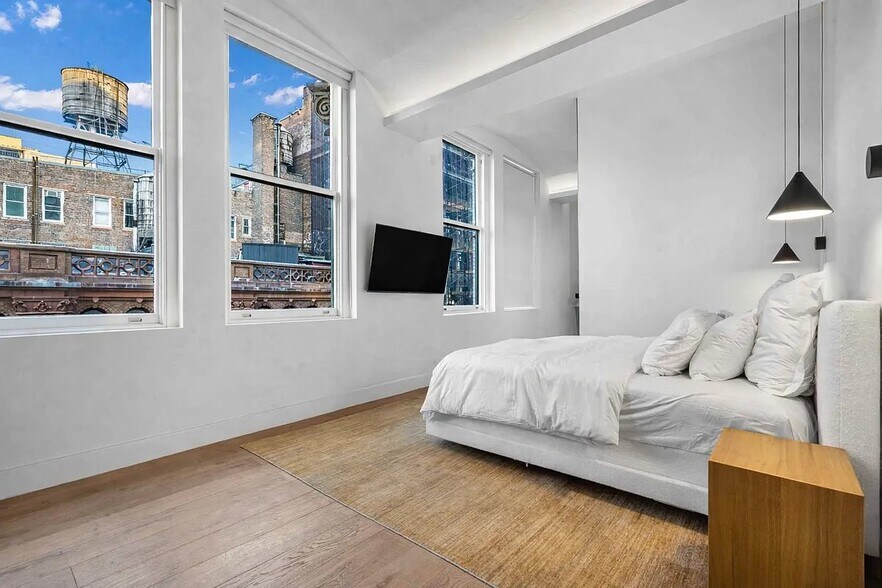 Building Photo - 640 Broadway