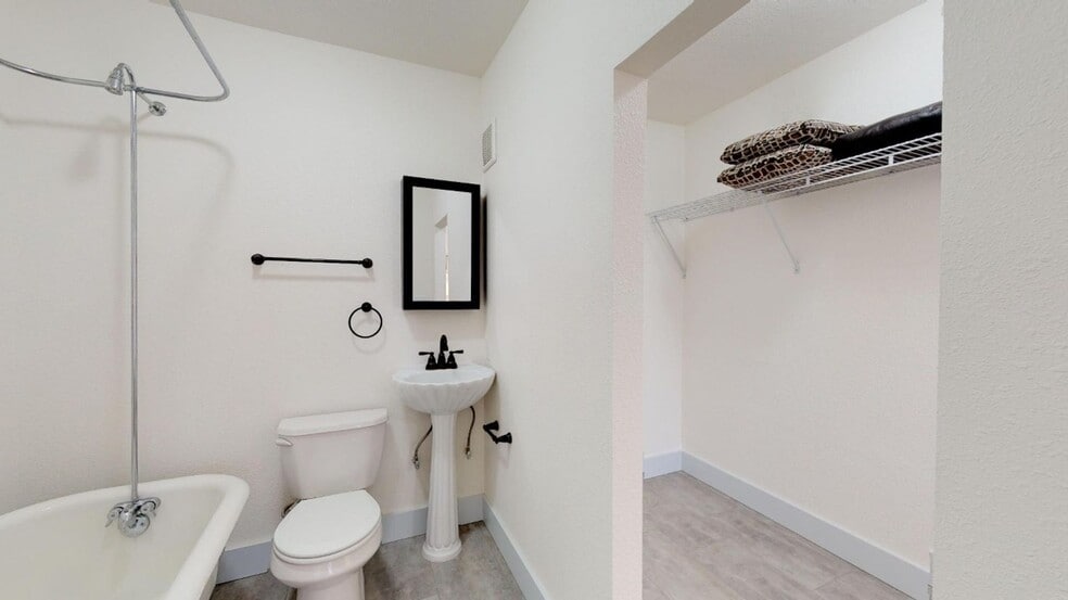 Building Photo - Red Maple Apartments