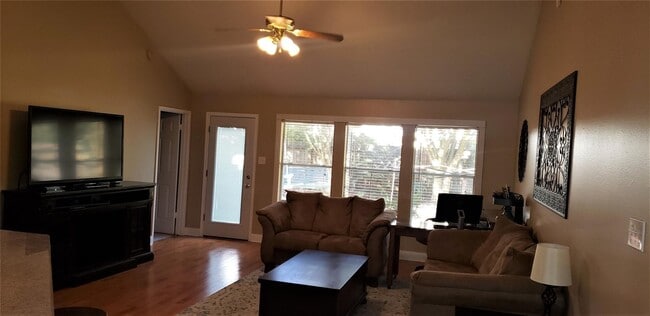 Building Photo - 205 Sharnoll Cir