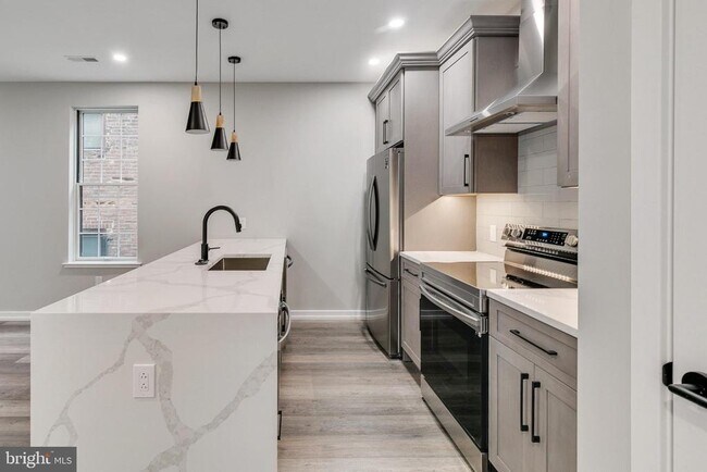 Building Photo - 752 S 16th St