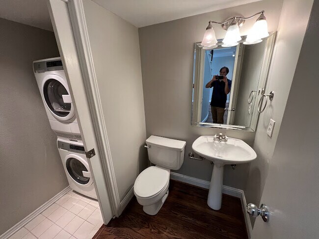 Building Photo - 4040 Avondale Ave