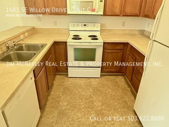 Building Photo - 1481 SE Willow Dr