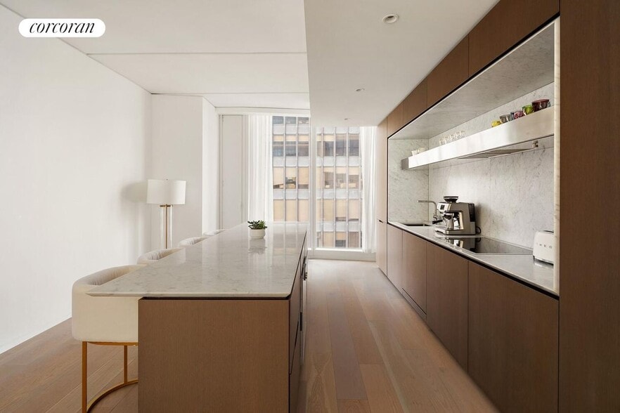 Building Photo - 100 E 53rd St