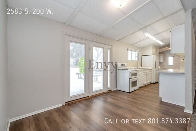 Building Photo - 2583 S 200 W