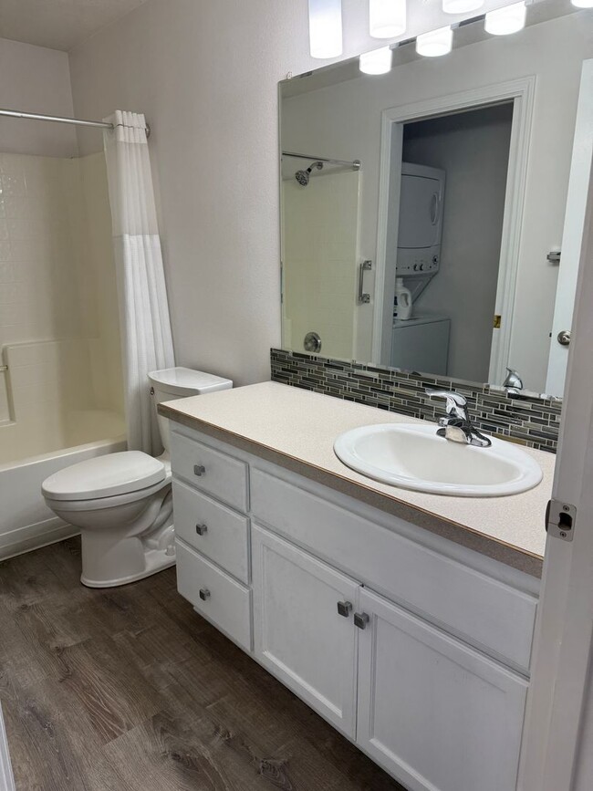 Building Photo - Available now!!! Beautiful Springfield Condo in 55 and over community!