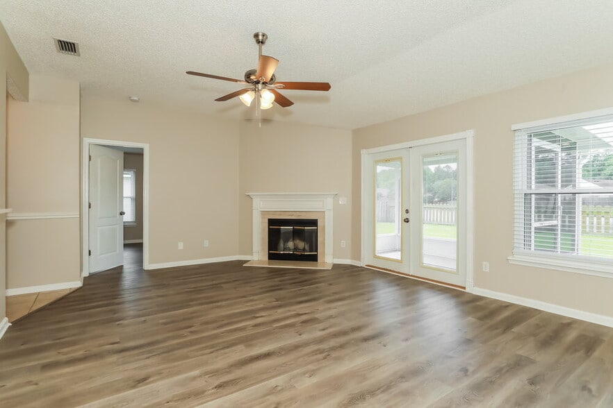 Building Photo - 1626 Sugarpine Drive