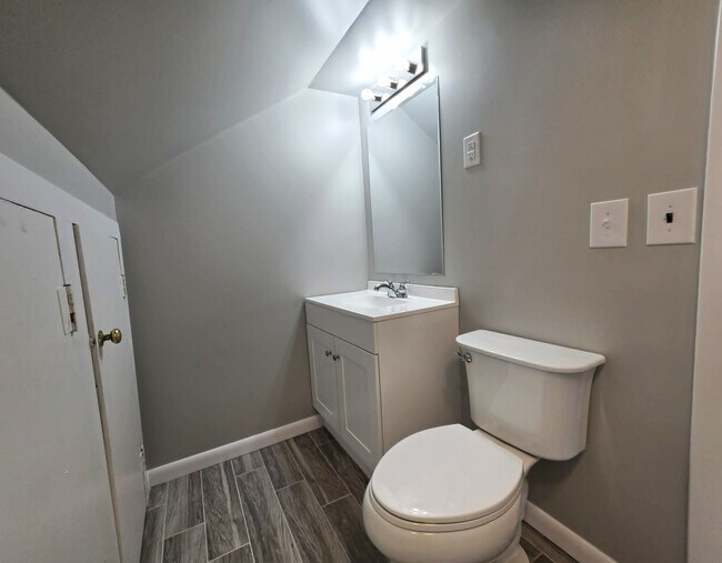 Building Photo - 406 Grove Pl