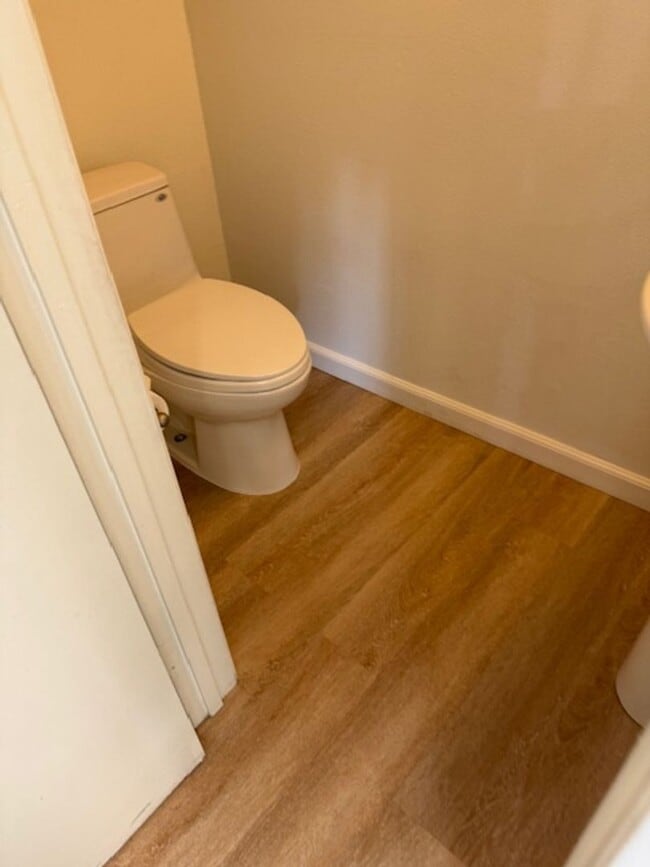 Building Photo - Adorable Upgraded Condo Near Downtown