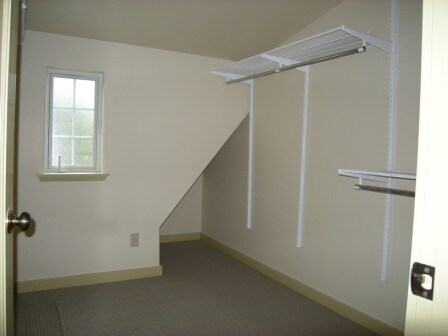 Building Photo - Beautiful, Spacious Rockridge Home!