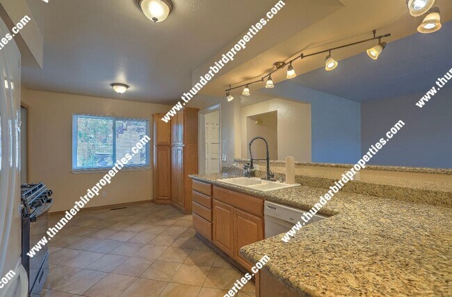 Building Photo - Updated 3 Bedroom, 2 Bathroom, 2 Car Garag...