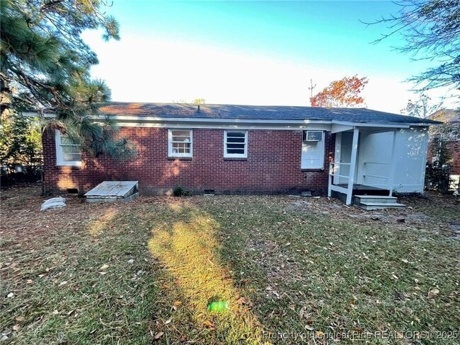 Building Photo - 502 Spring Ave