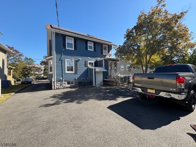 Building Photo - 220 S Washington Ave