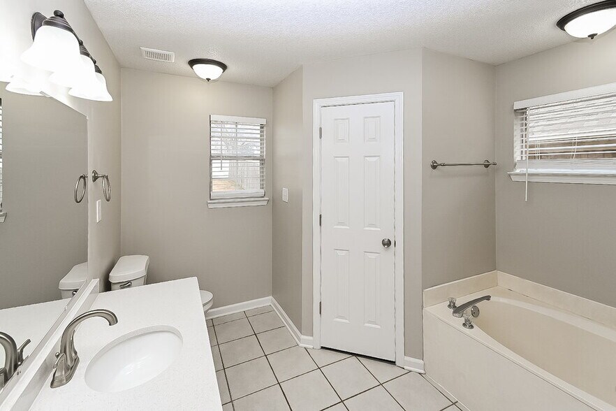 Building Photo - 8752 Cat Tail Dr