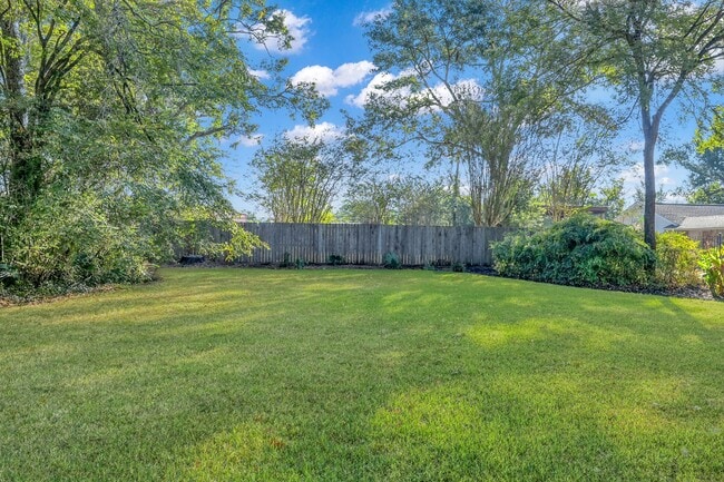 Building Photo - 26926 Maplewood Dr