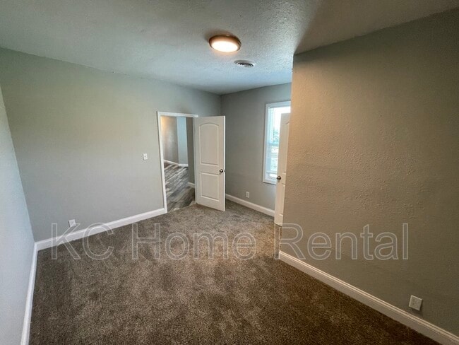 Building Photo - 3400 E 14th St