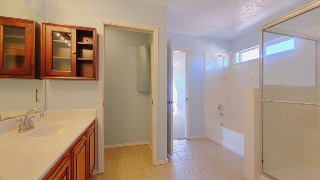 Building Photo - Magnificent 4 Bedroom, 2.5 Bath in Rio Rancho!