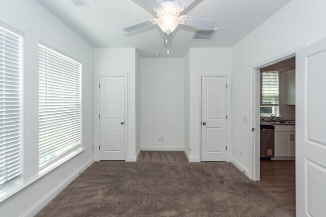 Building Photo - 7102 Channel Park Dr