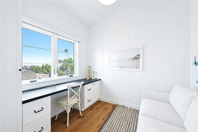 Building Photo - 360 Cliff Dr