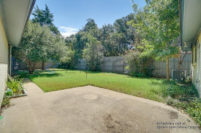 Building Photo - 8730 Grenadier Dr