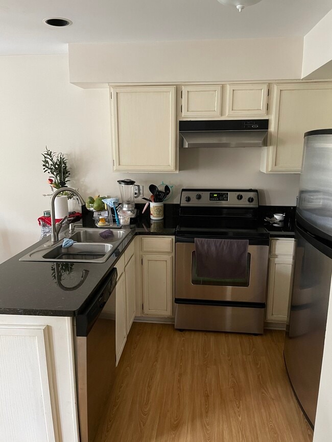 Building Photo - 1508 W Jefferson Ave