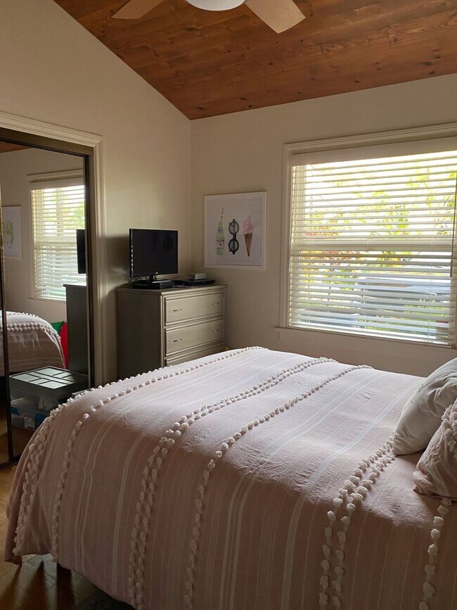 Building Photo - Coming Soon... Beautifully Updated Home in Central Location