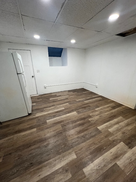 Building Photo - 325 1st Ave