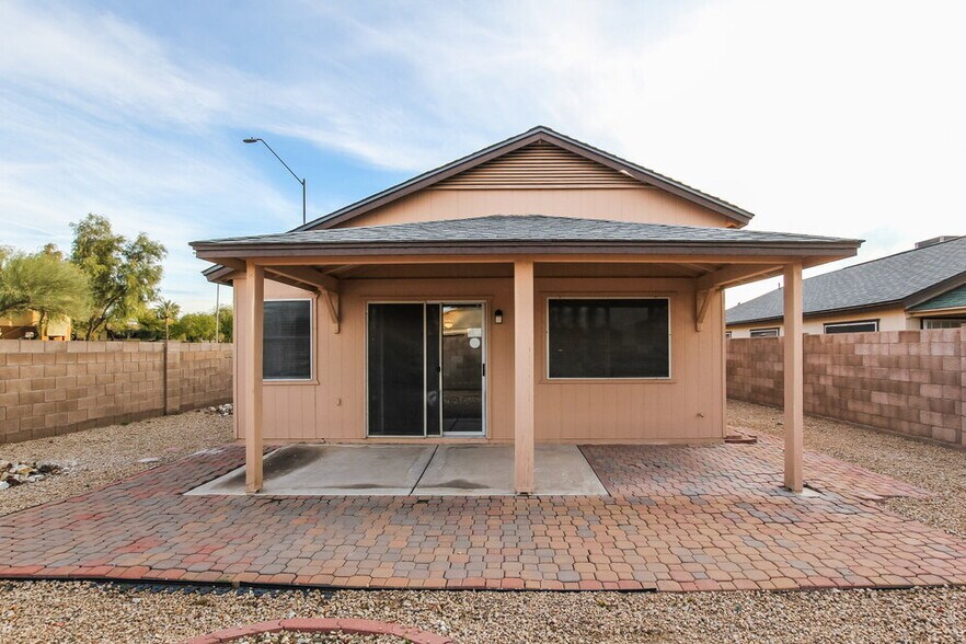 Building Photo - 2902 W Irma Ln