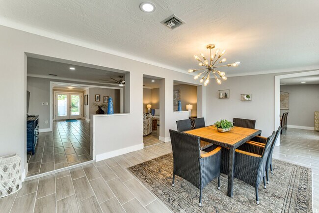Building Photo - 2473 Yorkshire Dr