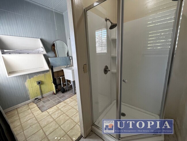 Building Photo - Charming 3 bedroom, 2 bathroom home in the...