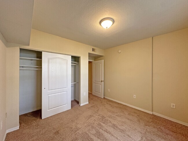 Building Photo - 110 SW Peacock Blvd