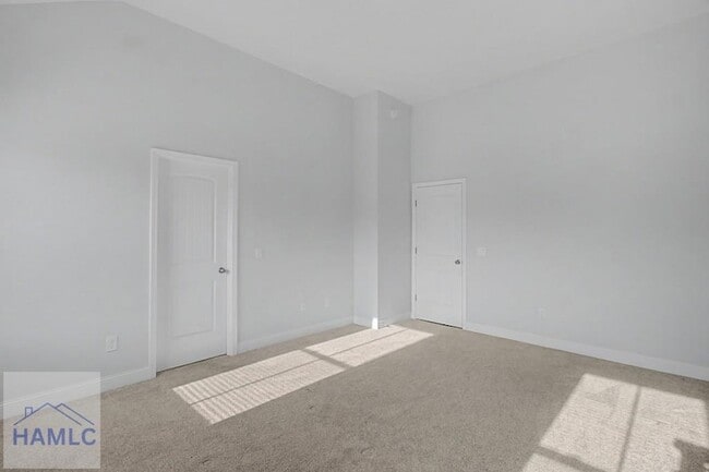 Building Photo - 20 Fuller Wy NE