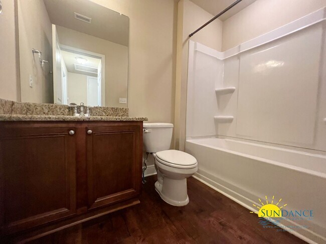 Building Photo - Reserve Pointe Townhome with Community Pool!