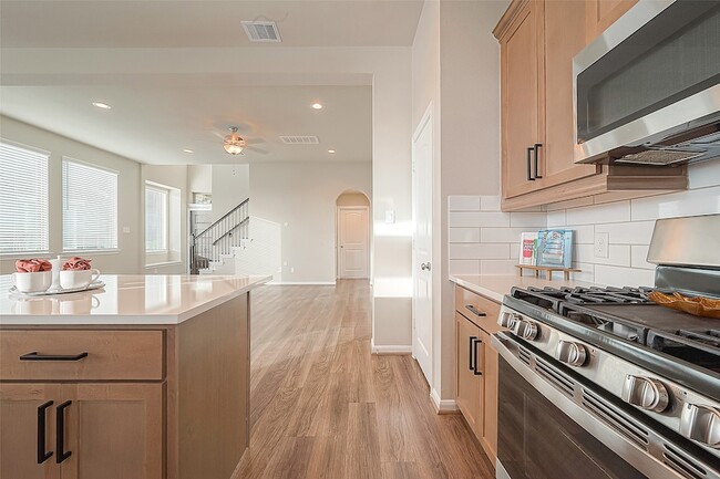 Building Photo - 8700 Laurel Crest Dr