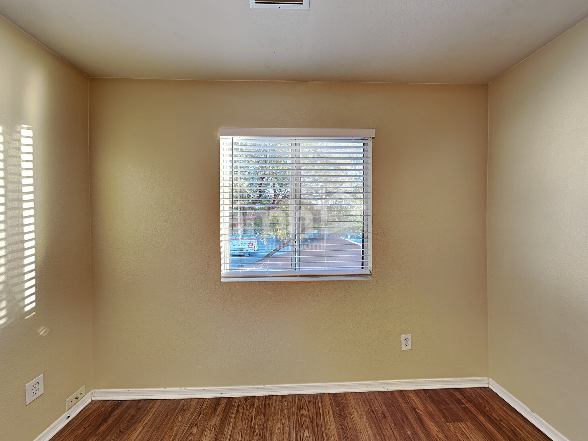 Building Photo - 494 W Great White St
