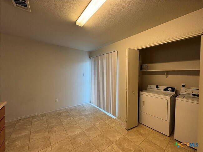 Building Photo - 2102 Tahoe Ct