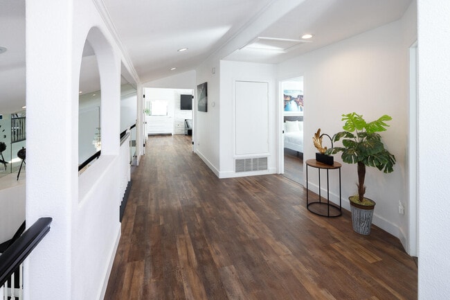 Building Photo - 41215 Carlotta Dr