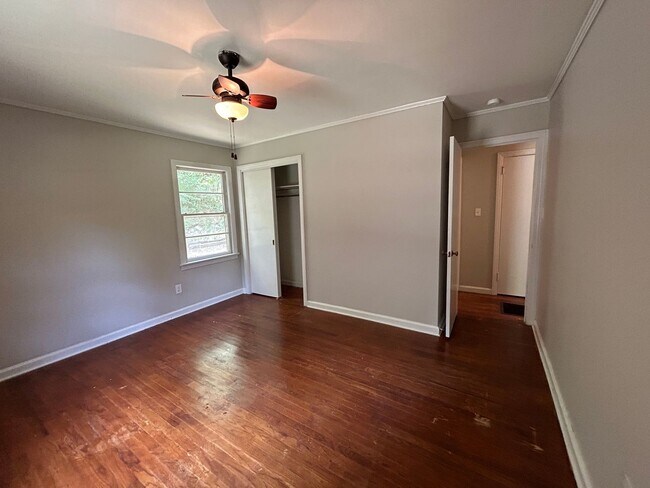 Building Photo - 14 Dogwood Ave