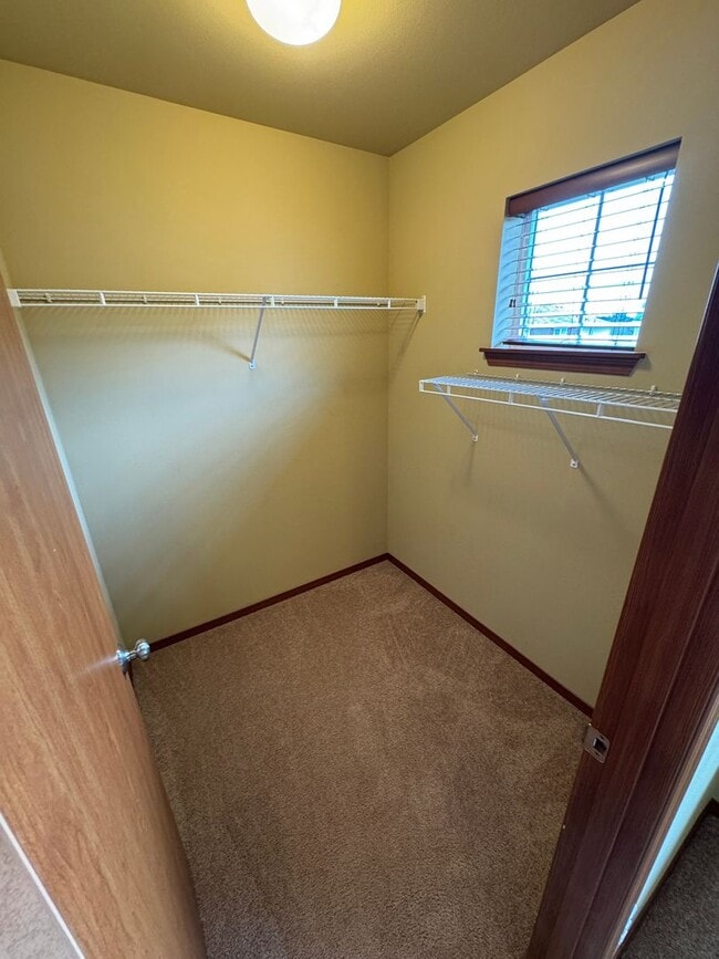 Building Photo - 1190 Swan Loop