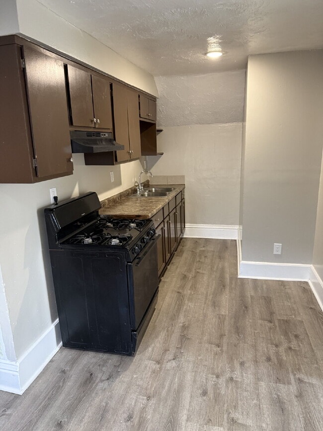 Building Photo - Nice 3 bedroom, 1 bath unit for rent.