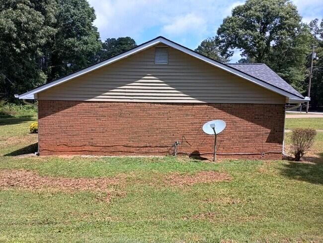 Building Photo - 405 Santa Fe Trail