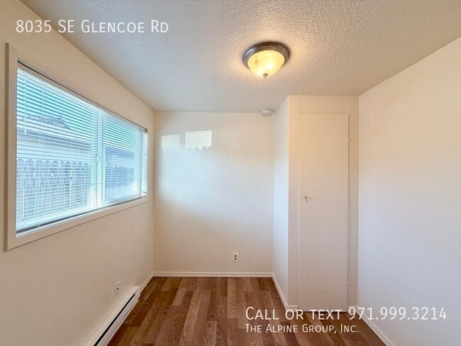 Building Photo - 8035 SE Glencoe Rd